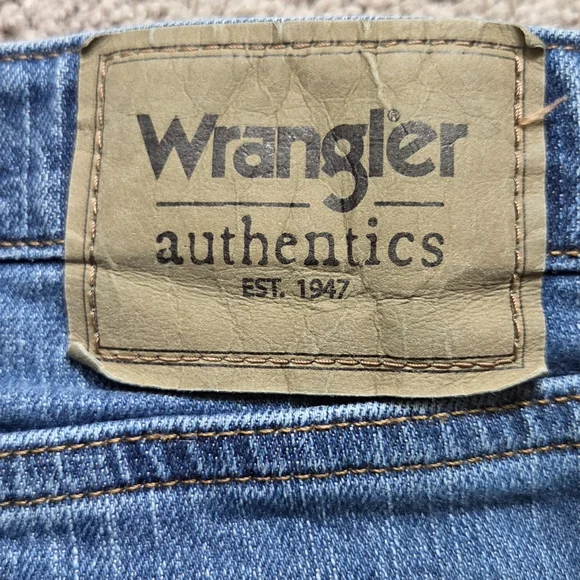 Wrangler Authentics Men's Regular Fit Comfort Flex Waist Denim Jeans, Size 46x30 - Picture 6 of 8